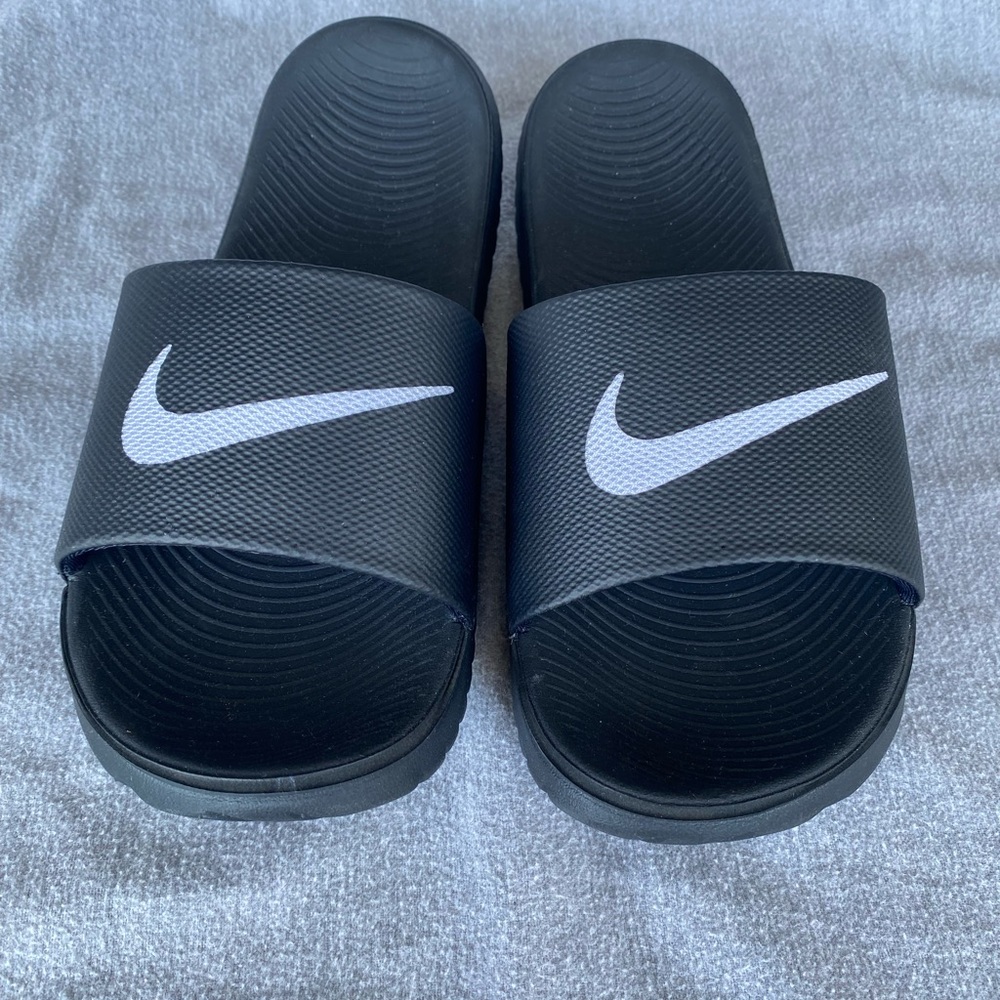 Boys Nike slides